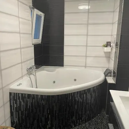 Com Jacuzzi 公寓