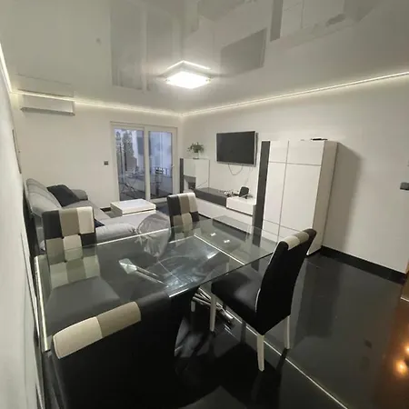 Com Jacuzzi Apartment
